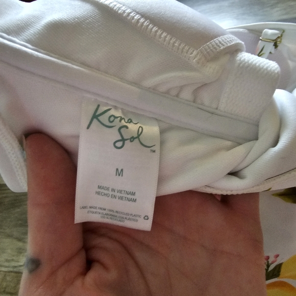 Kona sol lemon print 1 piece bathing suit Medium - Picture 6 of 7